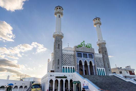 이태원 서울중앙성원을 올려다 보면 이스탄불에 온 듯한 착각이 든다.