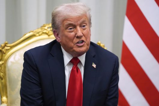 도널드 트럼프 미국 대통령이 13일(현지시간) 이집트에서 열린 가자지구 평화 정상회의에서 연설하고 있다. [AP]