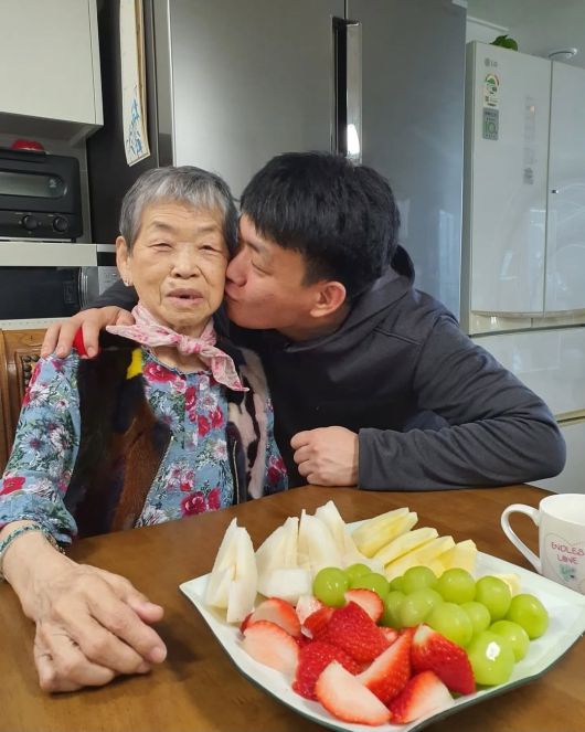 임태훈 셰프와 할머니 문점희(90) 씨. 임태훈 셰프