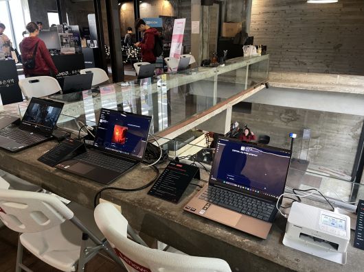 ‘붉은사막 X AMD 팝업스토어 2025’에서 펄어비스의 신작 ‘붉은사막’이 레노버 게이밍 노트북을 통해 시연되는 모습 [차민주 기자/chami@]