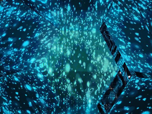 ‘쥬베룩’ 팝업하우스에 마련된 ‘만화경 미러존’. 최은지 기자.