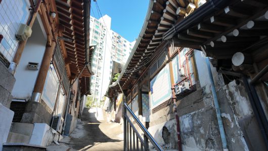 서울 성북구 정릉동에 위치한 한옥이 최저입찰가 5억원대에 경매시장에 나왔다. 해당 물건은 길음5구역재개발정비사업지구 내 위치한 매물로, 낙찰 시 조합원 지위 양도가 가능할 것으로 보인다. 안경찬 PD