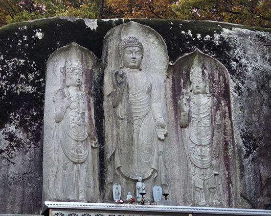 불암사 마애삼존불