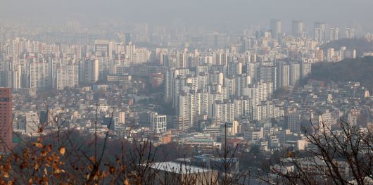 서울 남산에서 바라본 아파트. <연합>
