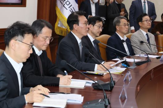 김민석 국무총리가 지난달 24일 서울 종로구 정부서울청사에서 열린 헌법존중 정부혁신 TF 간담회에서 발언하고 있다. [연합]