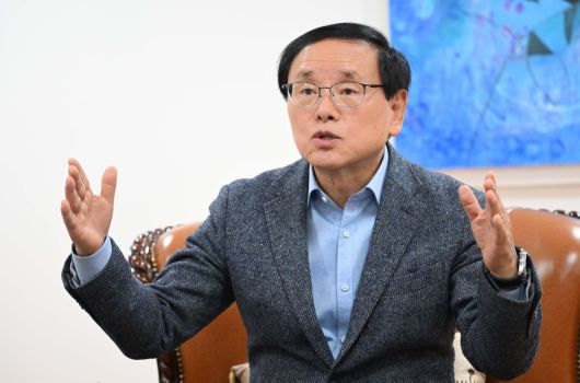 강영구 한국화재보험협회 이사장이 지난달 25일 서울 여의도 본사에서 진행된 헤럴드경제와 인터뷰에서 화재안심보험 전국 확대 계획을 말하고 있다.  이상섭 기자