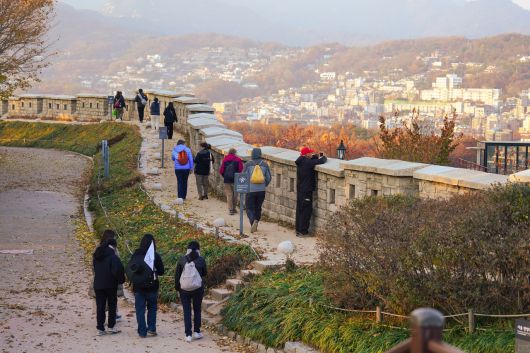 나인트리의 ‘나비스타’ K-콘텐츠 투어는 외국인 가족단위 고객들에게 인기가 높다.