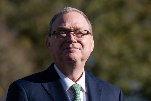 미국 워싱턴 DC 백악관 웨스트 윙 밖에서 케빈 해싯 백악관 국가경제위원회(NEC) 위원장이 취재진과 대화하고 있다. [AFP]