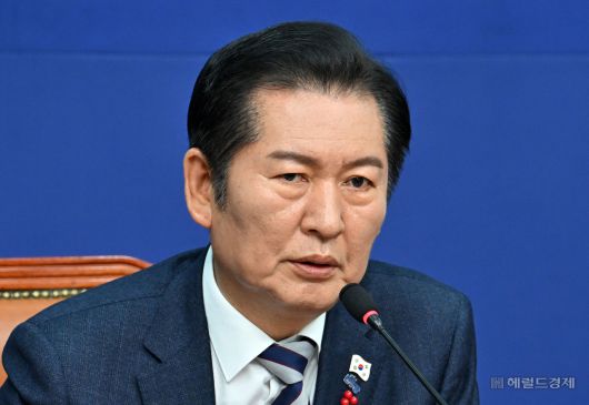 정청래 더불어민주당 대표가 12일 오전 서울 여의도 국회에서 열린 최고위원회의에서 모두발언을 하고 있다. 임세준 기자