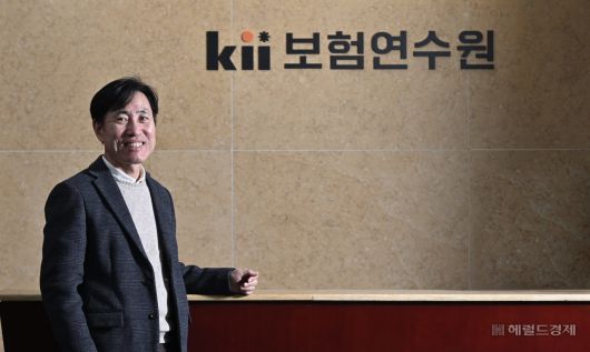 하태경 보험연수원장이 지난 3일 오후 서울 성북구 보험연수원에서 포즈를 취하고 있다. 임세준 기자