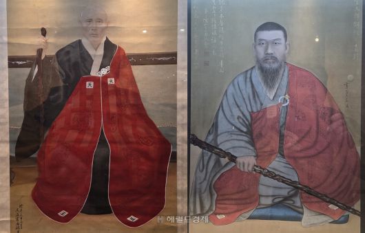 근역성보관에 보관 중인 만공선사(왼쪽), 경허선사 영정