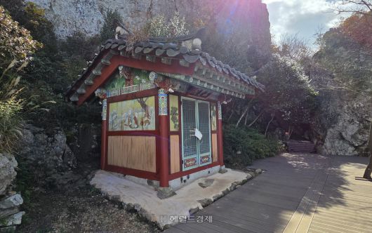 도솔암 밑 삼선각