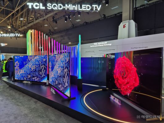 중국 TCL이 세계 최대 가전·IT 전시회 CES 2026에서 전시한  ‘SQD(슈퍼퀀텀닷)-미니 LED TV’. 김현일 기자