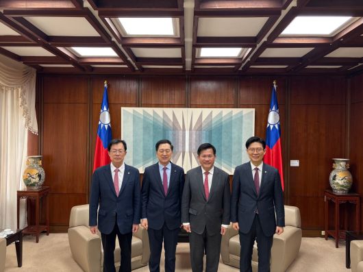 왼쪽부터 이만희·김기현 의원, 린자룽 대만 외교부장, 조정훈 의원. [김기현 페이스북]