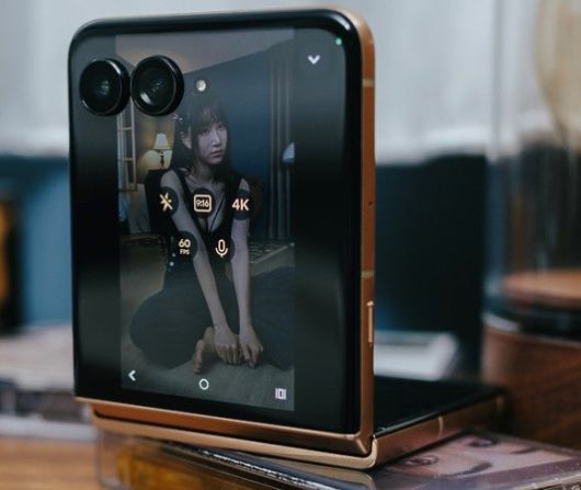 모토로라  폴더블폰 ‘레이저 60’ [SNS]