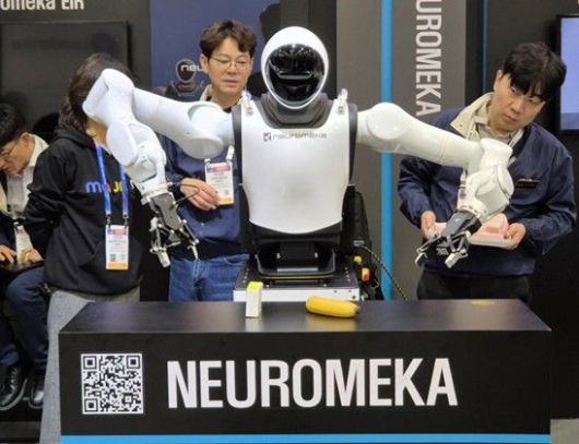 뉴로메카가 공개한 휴머노이드 로봇 [뉴로메카]