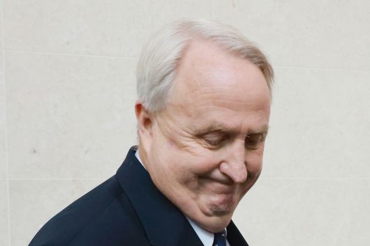 국민의힘 인요한 의원이 지난달 10일 국회 소통관에서 의원직 사퇴를 표명한 뒤 차량으로 향하고 있다. [연합]