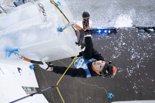 ‘2026 UIAA 청송 아이스클라이밍 월드컵 대회’에서 난이도 여자부문 3위를 차지한 김진영 선수 모습.[(사)대한산악연맹 제공]