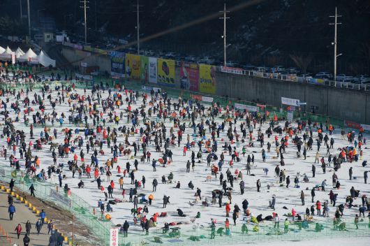 화천은 현재 세계적인 페스티벌 ‘산천어’ 축제를 진행중이다. 그럼에도 KT통신 기반 외지인 이동인구(상당수 지자체에서 관광객수로 착각하고 있음)탐지결과 강원도 꼴지에서 두번째라는 데이터가 나왔다. 데이터는 세계적인 축제의 도시 화천을 관광도시 자격이 없는 쪽으로 내몰고 있다. 지자체들이 나쁜 데이터에 속지 말아야할 이유이며, 이 나쁜데이터를 기준으로 뜬구름 약속을 하는 짓도 없어져야 한다.