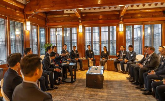 대통령경호처는 경주 APEC 계기 한미 경호협력에 대한 감사의 의미로 미국 대사관이 대사관저에서 개최한 리셉션에 참석했다고 15일 밝혔다. [대통령경호처 제공]