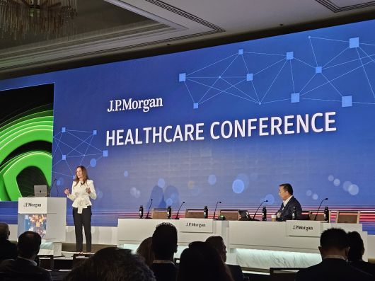 킴벌리 파월 엔비디아 헬스케어 부문 부사장이 12일(현지시간) 미국 샌프란시스코에서 열린 JP모건 헬스케어 콘퍼런스에서 그랜드볼룸 발표를 하고 있다. [엔비디아 제공]