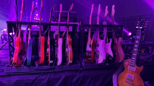 조용필과 위대한 탄생 공연에서 쓰는 최희선의 기타들 [본인 제공]