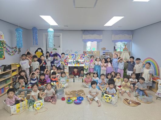 ‘서울시 자원순환 우수 어린이집’ 대상 수상을 수상한 도보도선어린이집 교사와 원생들. [서울시 제공]