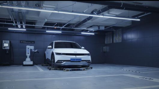 현대건설의 로봇주차 솔루션. 이용자가 픽업존에  차량을 세워두면 로봇이 최적의 주차공간을 찾아 이동한다.  [현대건설 제공]