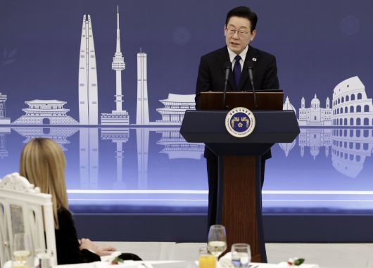 이재명 대통령이 19일 청와대에서 열린 조르자 멜로니 이탈리아 총리 공식 오찬에서 환영사를 하고 있다. [연합]