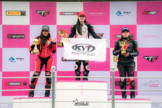 지난 TTF R-Lady Cup 6라운드 2위를 수상한 이신비(좌측). [사진=@s_dragonnn 인스타그램]