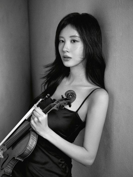 20년 만에 바이올린을 잡아 ‘인생곡’ 중 하나인 몬티의 ‘차르다시’에 도전하는 서현 [꿈이엔티 제공]