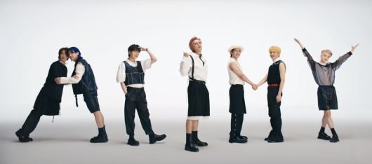 자신들의 팬 ARMY를 온몸으로 만들어내는 BTS멤버들