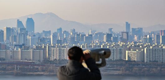 서울 남산에서 바라본 시내 주택가 모습. [연합]