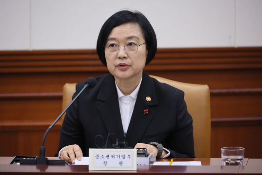 한성숙 중소벤처기업부 장관이 21일 서울 종로구 정부서울청사에서 열린 경제관계장관회의에서 발언하고 있다. [연합]