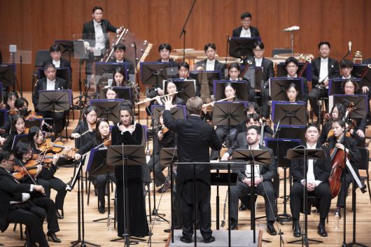 로베르토 아바도 지휘자와 국립심포니오케스트라의 베르디 ‘레퀴엠’