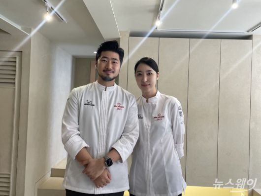 해방촌 퓨전한식 파인 다이닝 '소울'의 윤대현 셰프와 김희은 셰프. 사진=김민지 기자 kmj@newsway.co.kr