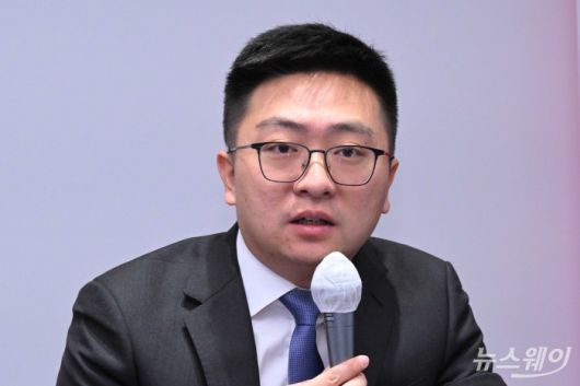 레이 장 알리익스프레스 코리아 대표가 6일 오전 서울 중구 롯데호텔에서 열린 '지적재산권 및 소비자 보호 강화 발표' 기자간담회에서 취재진의 질문에 답변하고 있다. 사진=강민석 기자 kms@newsway.co.kr