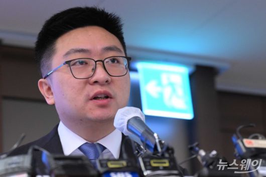 레이 장 알리익스프레스 코리아 대표가 6일 오전 서울 중구 롯데호텔에서 열린 '지적재산권 및 소비자 보호 강화 발표' 기자간담회에서 환영사를 하고 있다. 사진=강민석 기자 kms@newsway.co.kr