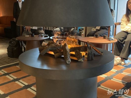 로스터리 매장 디자인을 적용한 리저브 도산. 사진=김제영 기자