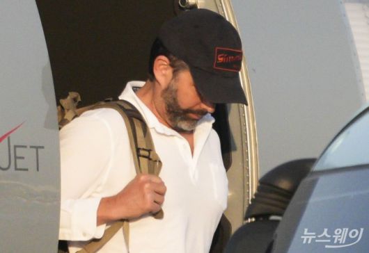 도널드 트럼프 미국 대통령의 장남 트럼프 주니어가 29일 오후 서울 강서구 서울김포비즈니스항공센터를 통해 입국하고 있다. 사진=이수길 기자 Leo2004@newsway.co.kr