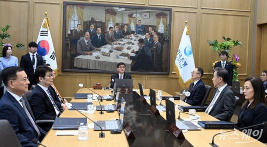 이창용 한국은행 총재가 5월 29일 서울 중구 한국은행에서 금융통화위원회를 주재하고 있다. 2025. 5.29 사진공동취재단 사진=사진공동취재단