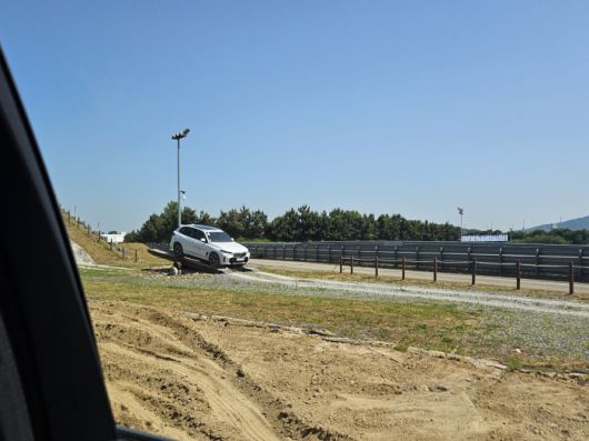 오프로드 택시 드라이빙. 사진=김다정 기자