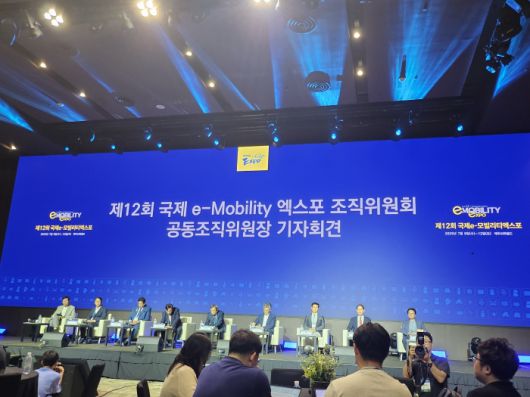 '제12회 국제 e-모빌리티엑스포(IEVE 2025)'가 9일 제주서 개막했다. 사진=김다정 기자