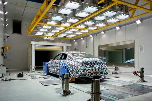 환경시험동 고온챔버에서 아이오닉 6 N 차량의 열관리 성능을 평가하는 모습. 사진=현대차그룹 제공