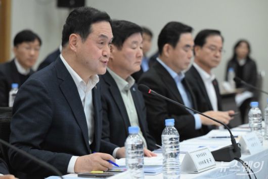 최문규 석유공사 사장 직무대행이 12일 오후 서울 중구 대한상공회의소에서 열린 자원·수출분야에 대한 공공기관 업무보고에서 발표를 하고 있다. 사진=강민석 기자 kms@newsway.co.kr