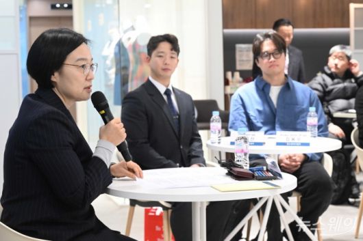 한성숙 중소벤처기업부 장관이 16일 오전 서울 종로구 창신코워킹스페이스에서 열린 제8차 소상공인 릴레이 간담회에서 모두발언을 하고 있다. 사진=강민석 기자 kms@newsway.co.krnewsway.co.kr