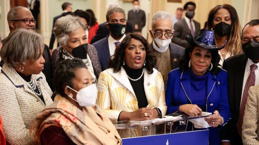 대법관으로 선출된 후 연설하고 있는 케탄지 잭슨 대법관