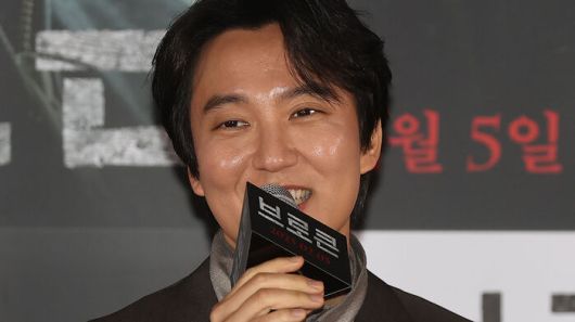 배우 김남길이 23일 서울 용산구 CGV 용산점에서 열린 영화 '브로큰' 시사회 및 기자간담회에서 인사말을 하고 있다. (사진=연합뉴스)