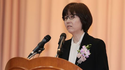 이미선 헌법재판관이 18일 서울 종로구 헌법재판소에서 열린 퇴임식에서 퇴임사를 하고 있다.