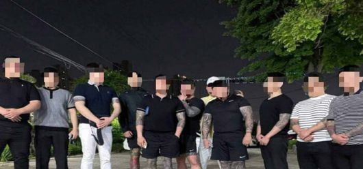 폭력조직원 출소식 단체사진